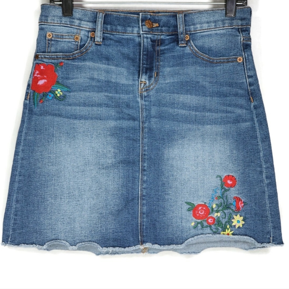 J. CREW Embroidered Denim Skirt, Size 2, Stretch Mini Jean, Raw Hem, w/ pockets! - Picture 3 of 13